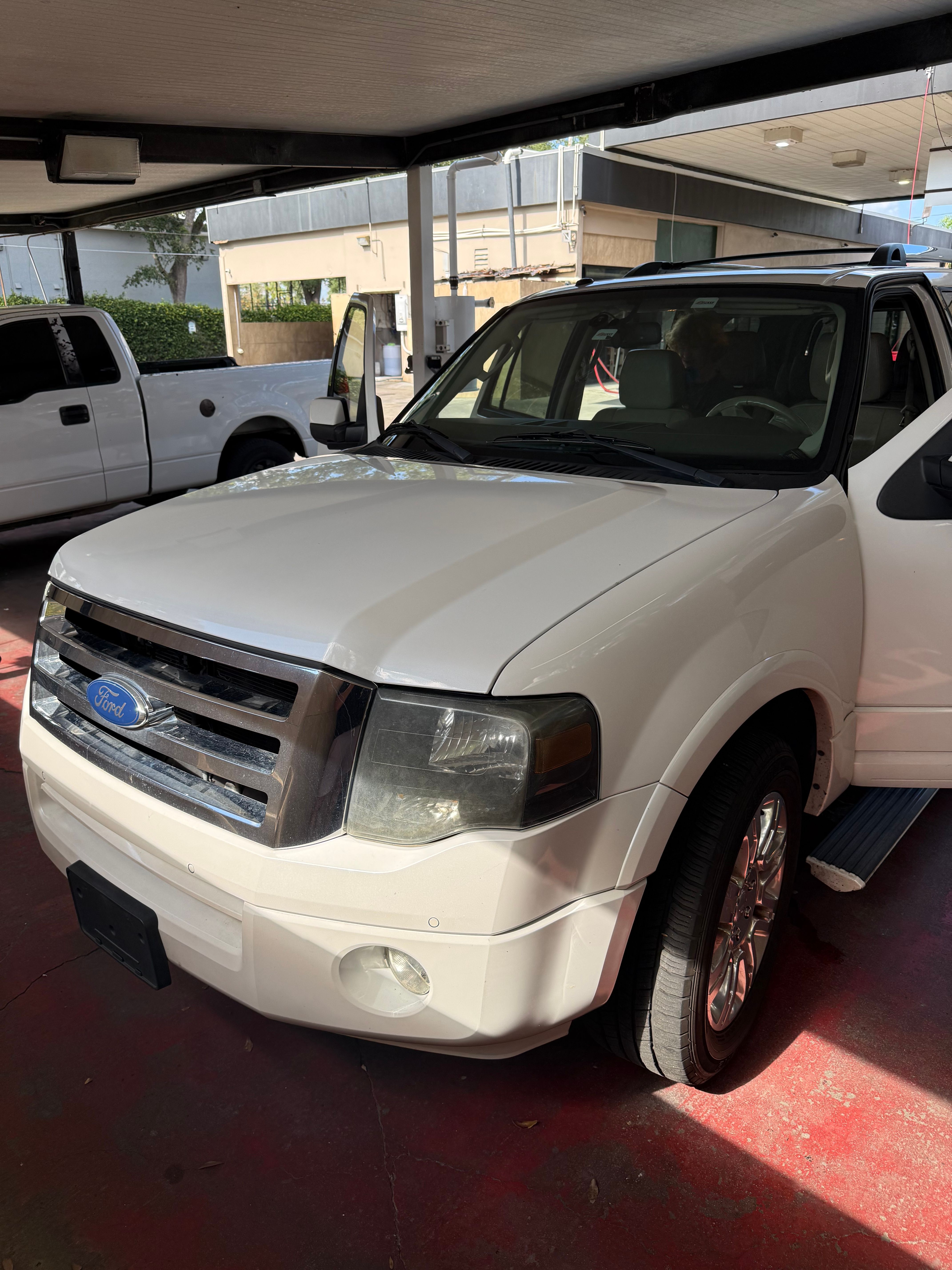 Used 2012 Ford Expedition Limited RWD image 4