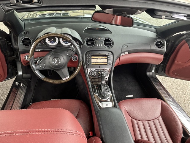 Used 2011 Mercedes-Benz SL 550 image 16