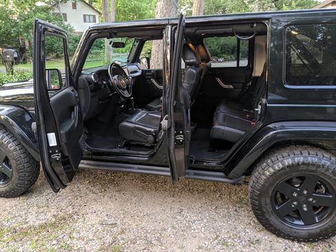 Used 2012 Jeep Wrangler Unlimited Rubicon AWD/4WD image 30