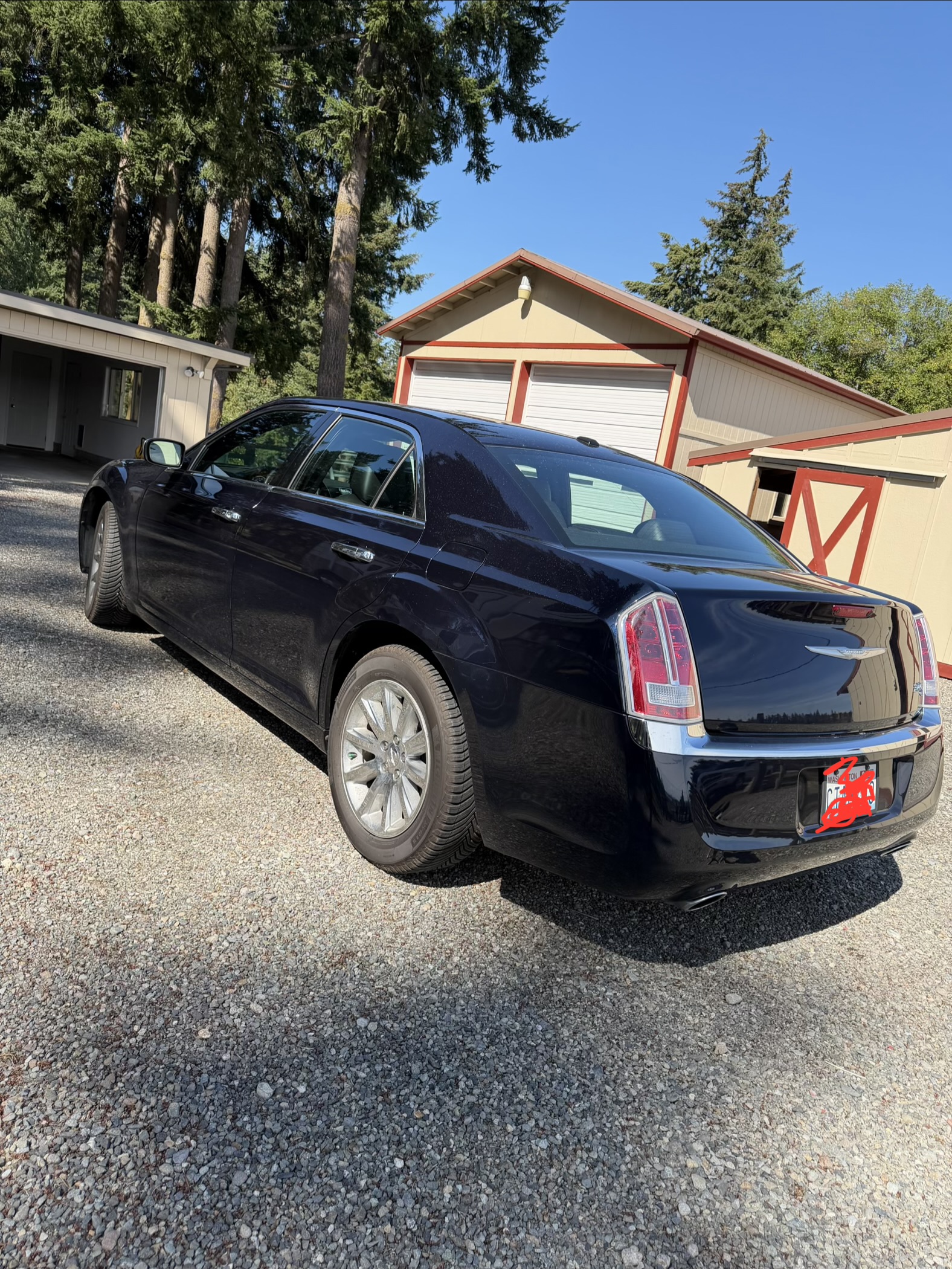 Used 2011 Chrysler 300 C RWD image 1