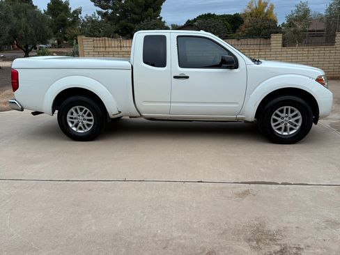 Used 2018 Nissan Frontier SV image 8