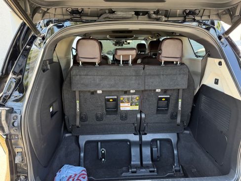 Used 2021 Toyota Sienna Platinum image 10