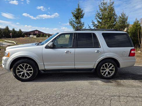 Used 2016 Ford Expedition XLT w/ Equipment Group 202A image 4