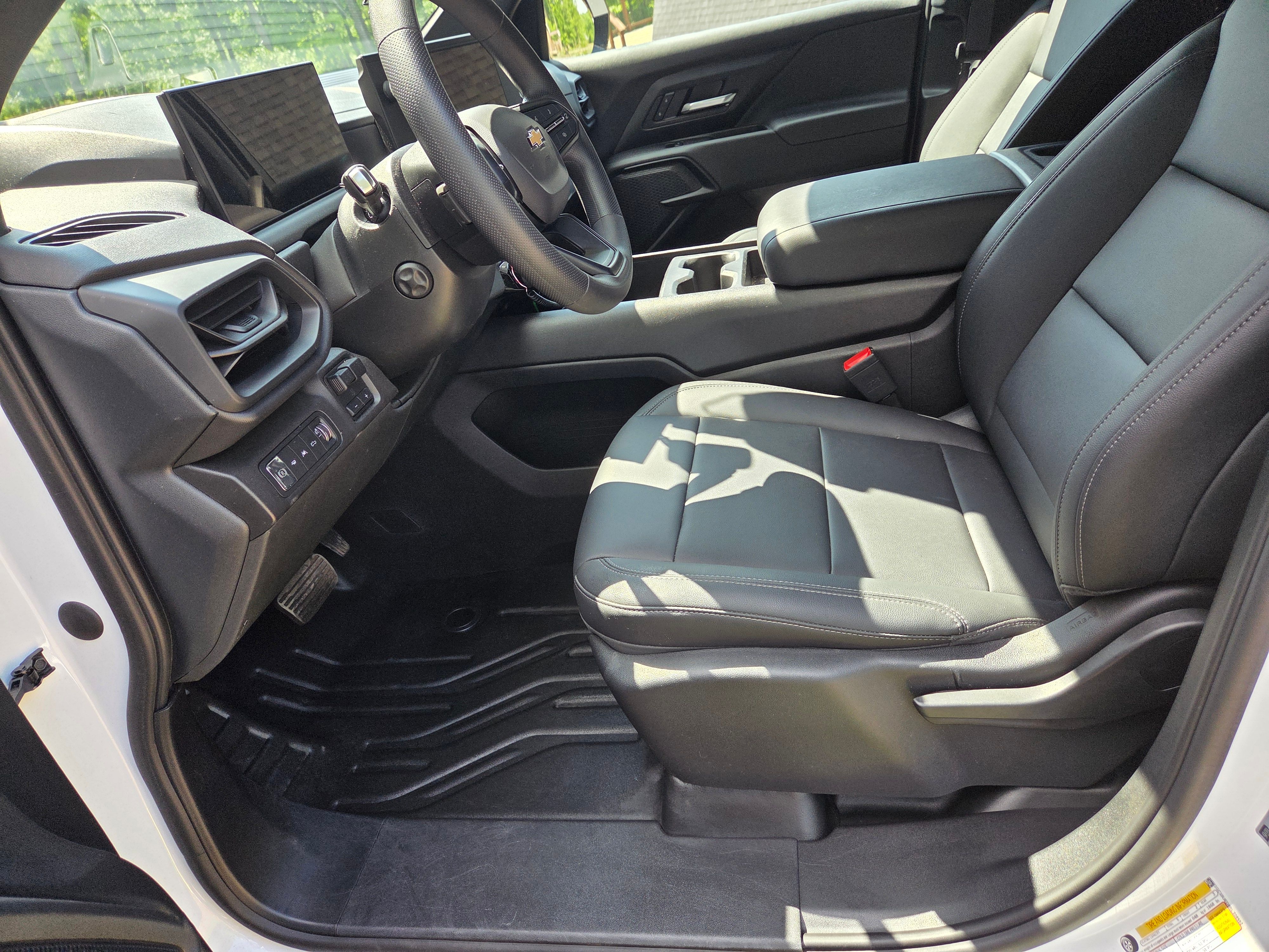 Used 2024 Chevrolet Silverado EV W/T AWD/4WD image 18