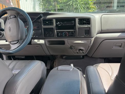 Used 2001 Ford Excursion XLT image 8