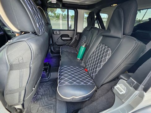 Used 2019 Jeep Wrangler Unlimited Sport S image 25