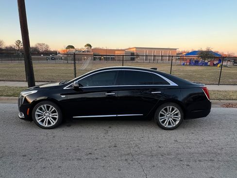 Used 2018 Cadillac XTS Luxury image 2