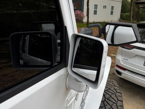 Used 2015 Jeep Wrangler Unlimited Sahara w/ Connectivity Group image 28