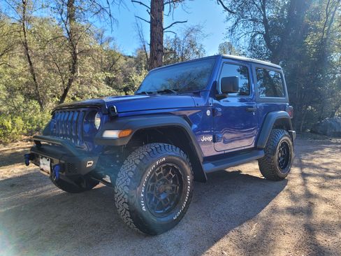 Used 2020 Jeep Wrangler Sport image 5