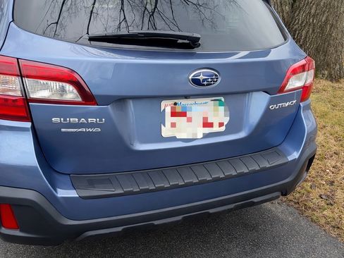 Used 2018 Subaru Outback 2.5i Premium image 2