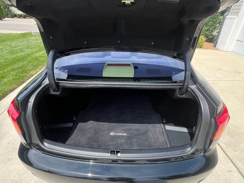 Used 2007 Lexus IS 350 w/ Luxury Plus Pkg RWD image 31