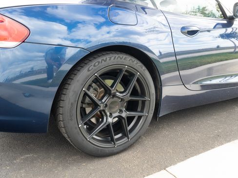 Used 2011 BMW Z4 sDrive30i RWD image 10