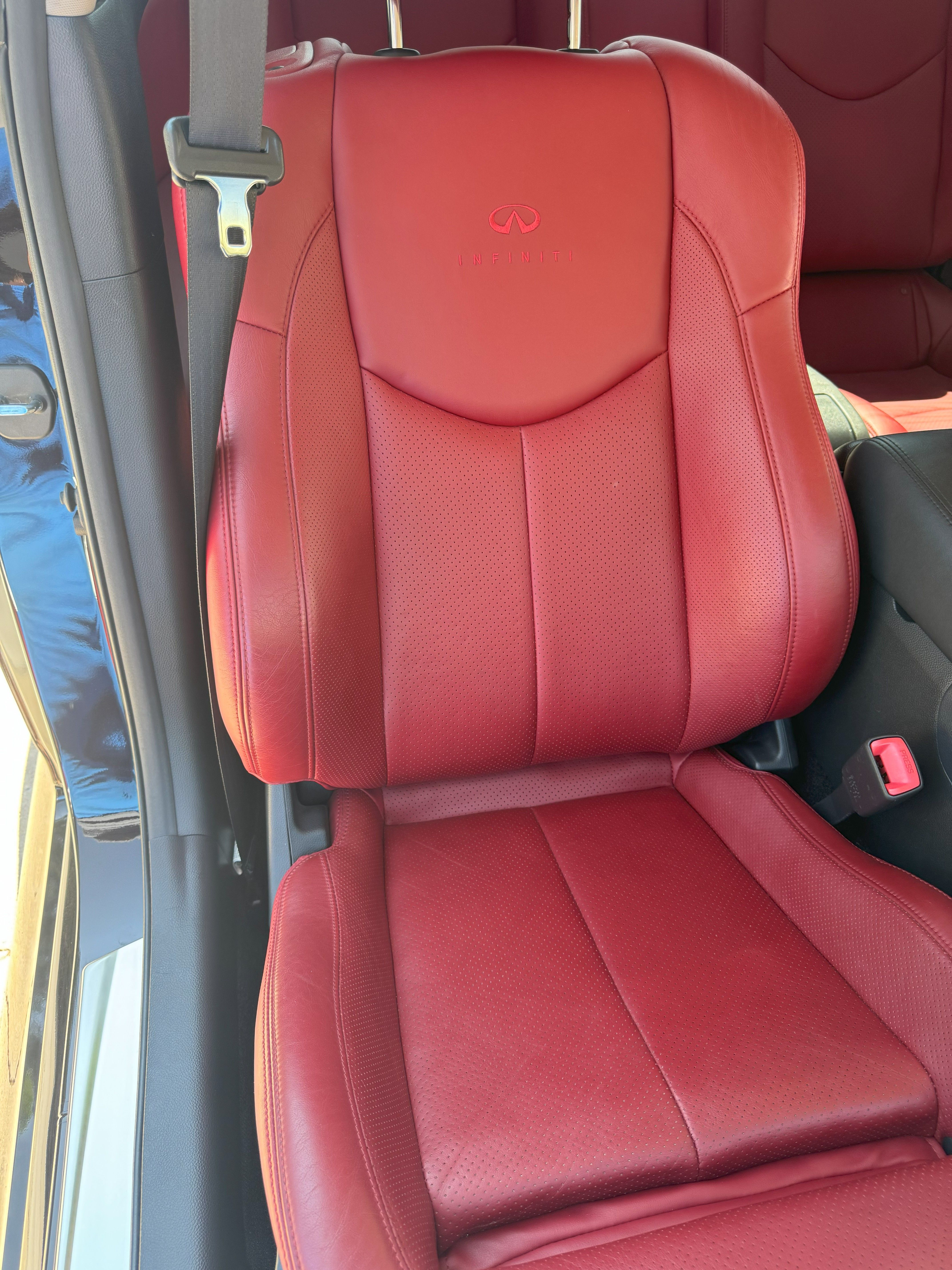 Used 2011 INFINITI G37 IPL RWD image 32