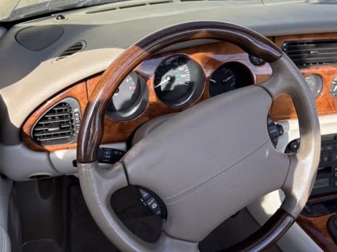 Used 2002 Jaguar XK8 Convertible RWD image 9