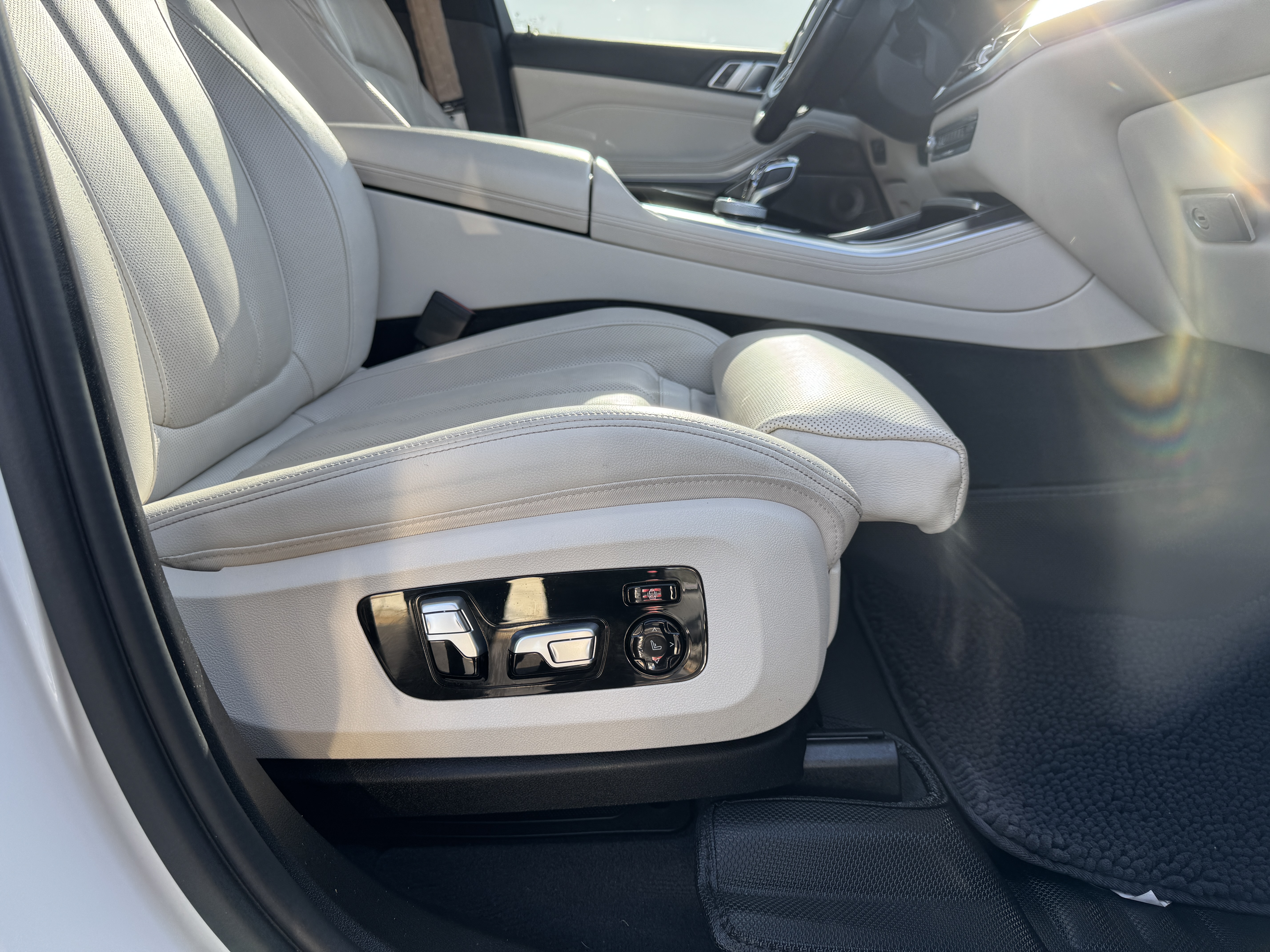 Used 2020 BMW X5 M50i w/ Executive Package AWD/4WD image 17