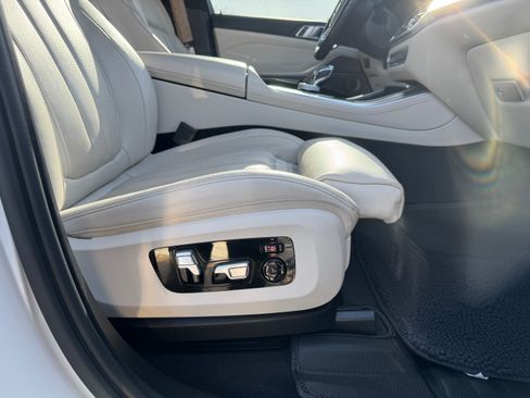 Used 2020 BMW X5 M50i w/ Executive Package image 17