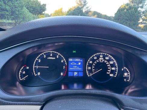 Used 2011 Hyundai Genesis 4.6 image 8