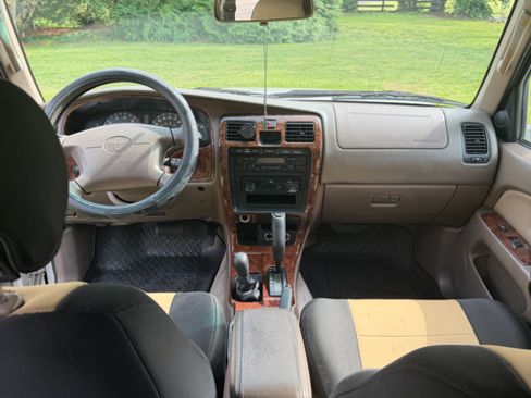 Used 2000 Toyota 4Runner Limited AWD/4WD image 10