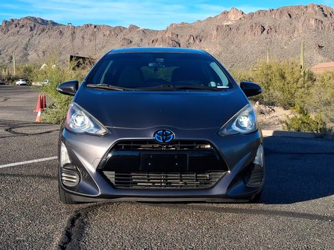 Used 2016 Toyota Prius C Three image 2