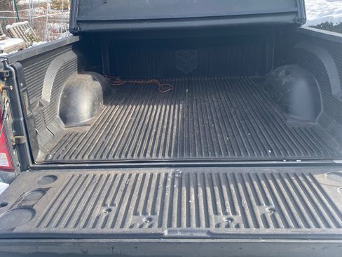 Used 2011 RAM 1500 Classic SLT w/ Technology Group image 16