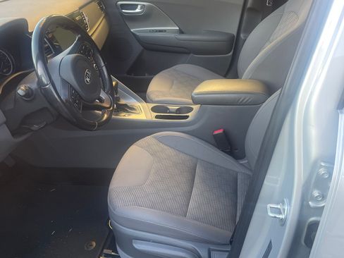 Used 2019 Kia Niro LX image 3