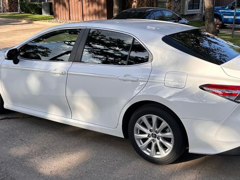 Used 2018 Toyota Camry LE FWD image 9