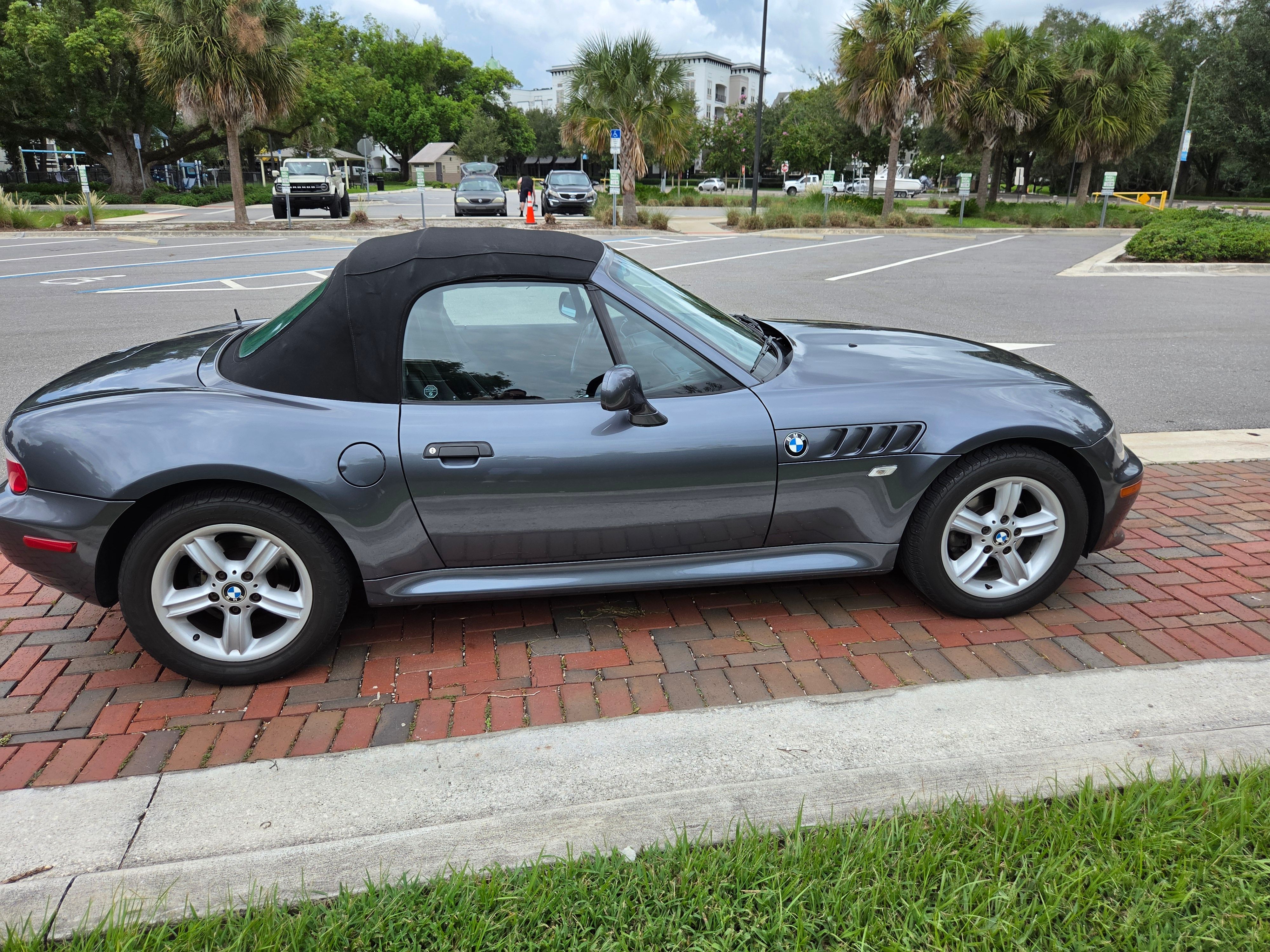 Used 2000 BMW Z3 2.5i RWD image 24