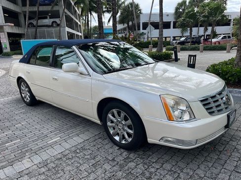 Used 2009 Cadillac DTS Performance image 4