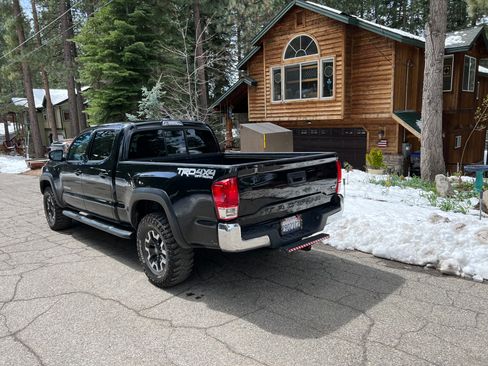 Used 2016 Toyota Tacoma TRD Off-Road w/ Exterior Package image 8
