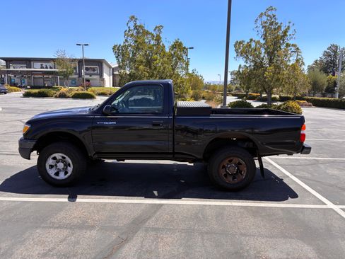Used 2004 Toyota Tacoma PreRunner RWD image 1
