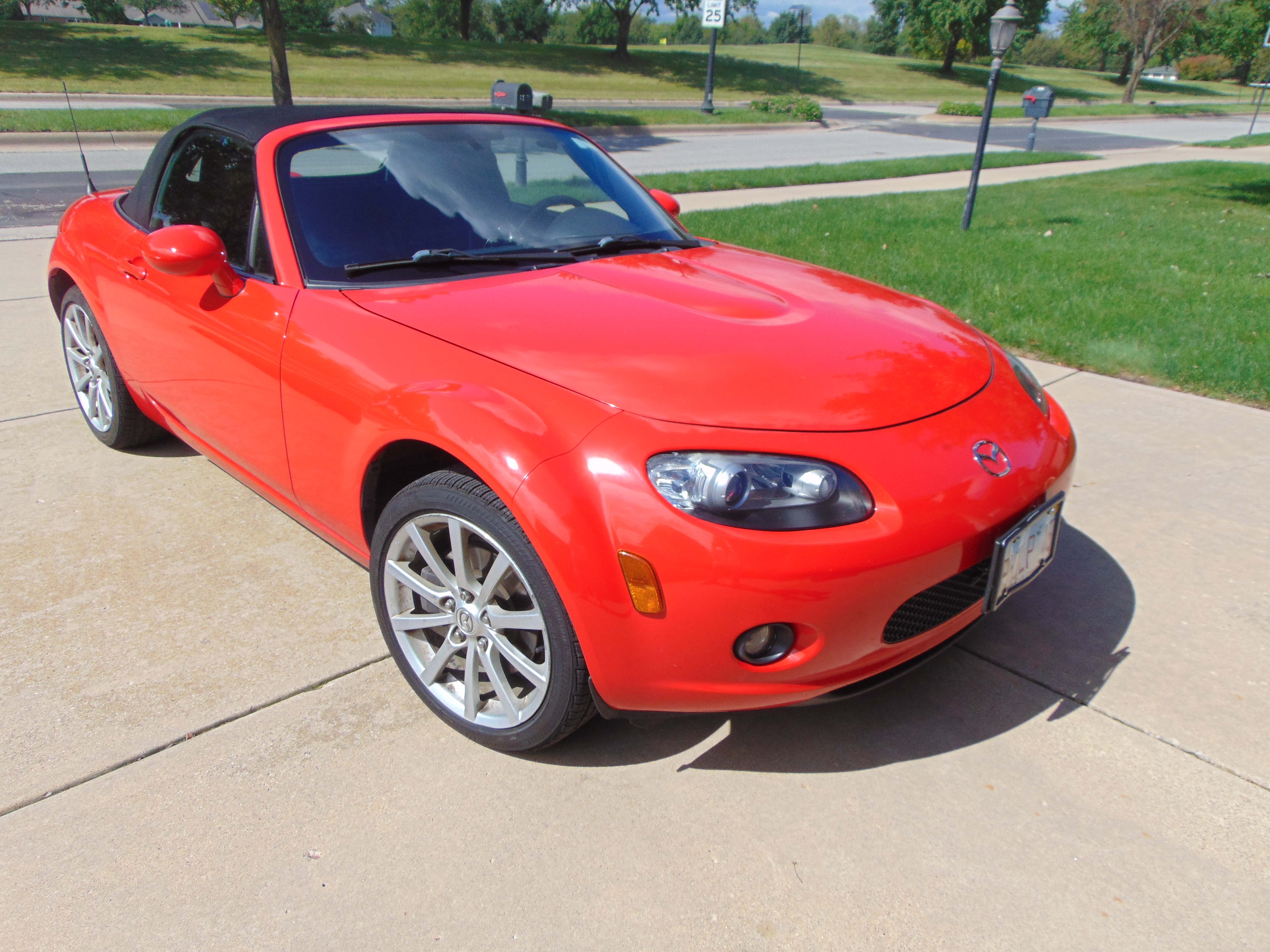 Used 2007 MAZDA MX-5 Miata Grand Touring RWD image 2