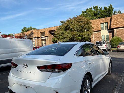 Used 2018 Hyundai Sonata SE w/ Cargo Package FWD image 4