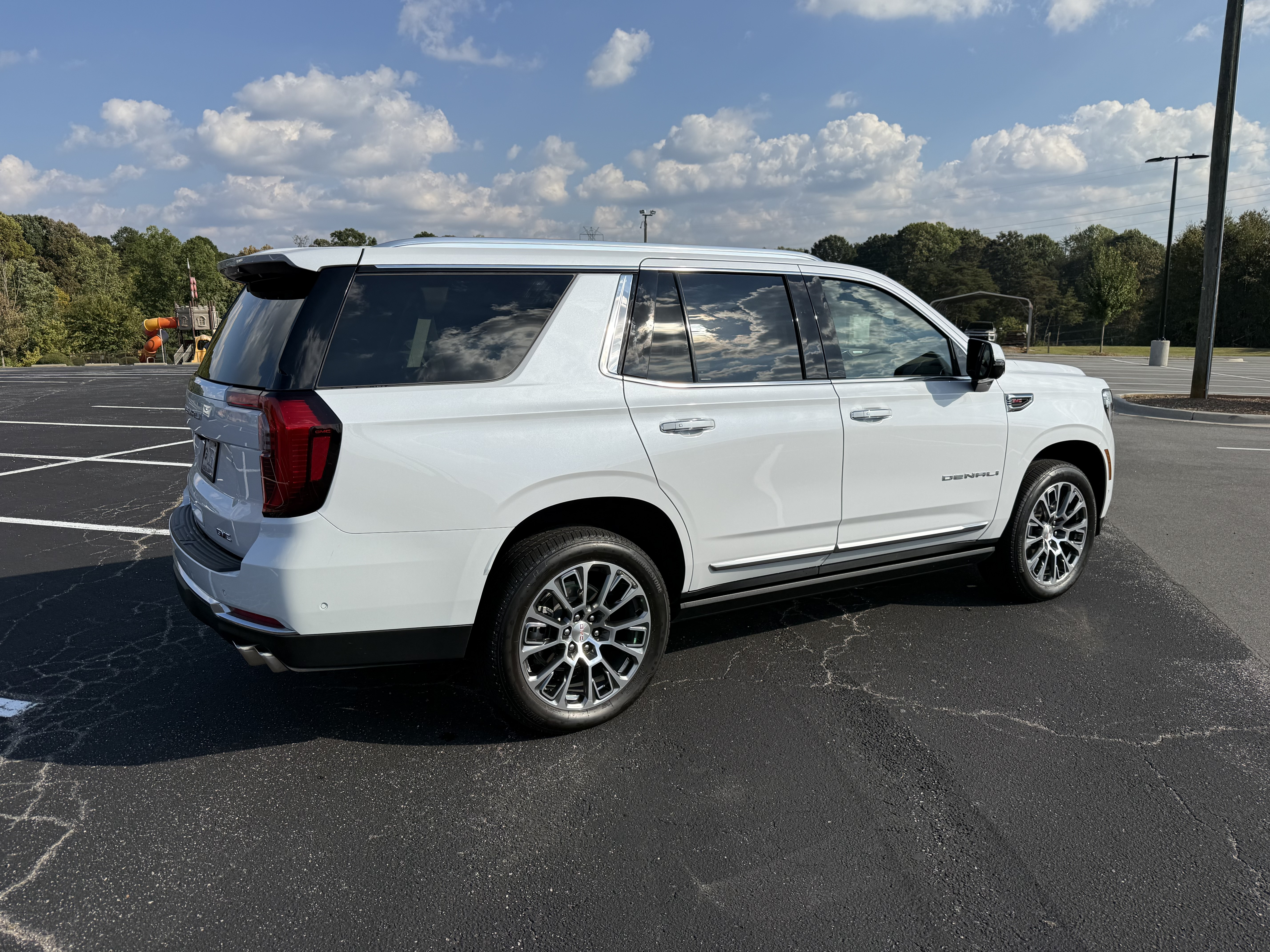 Used 2026 GMC Yukon Denali w/ Denali Reserve Package AWD/4WD image 4