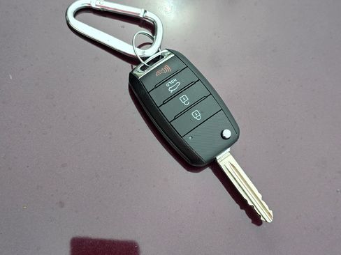 Used 2017 Kia Forte LX image 17