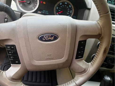 Used 2010 Ford Escape XLT image 6