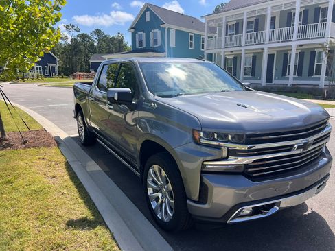 Used 2022 Chevrolet Silverado 1500 High Country w/ Technology Package AWD/4WD image 5