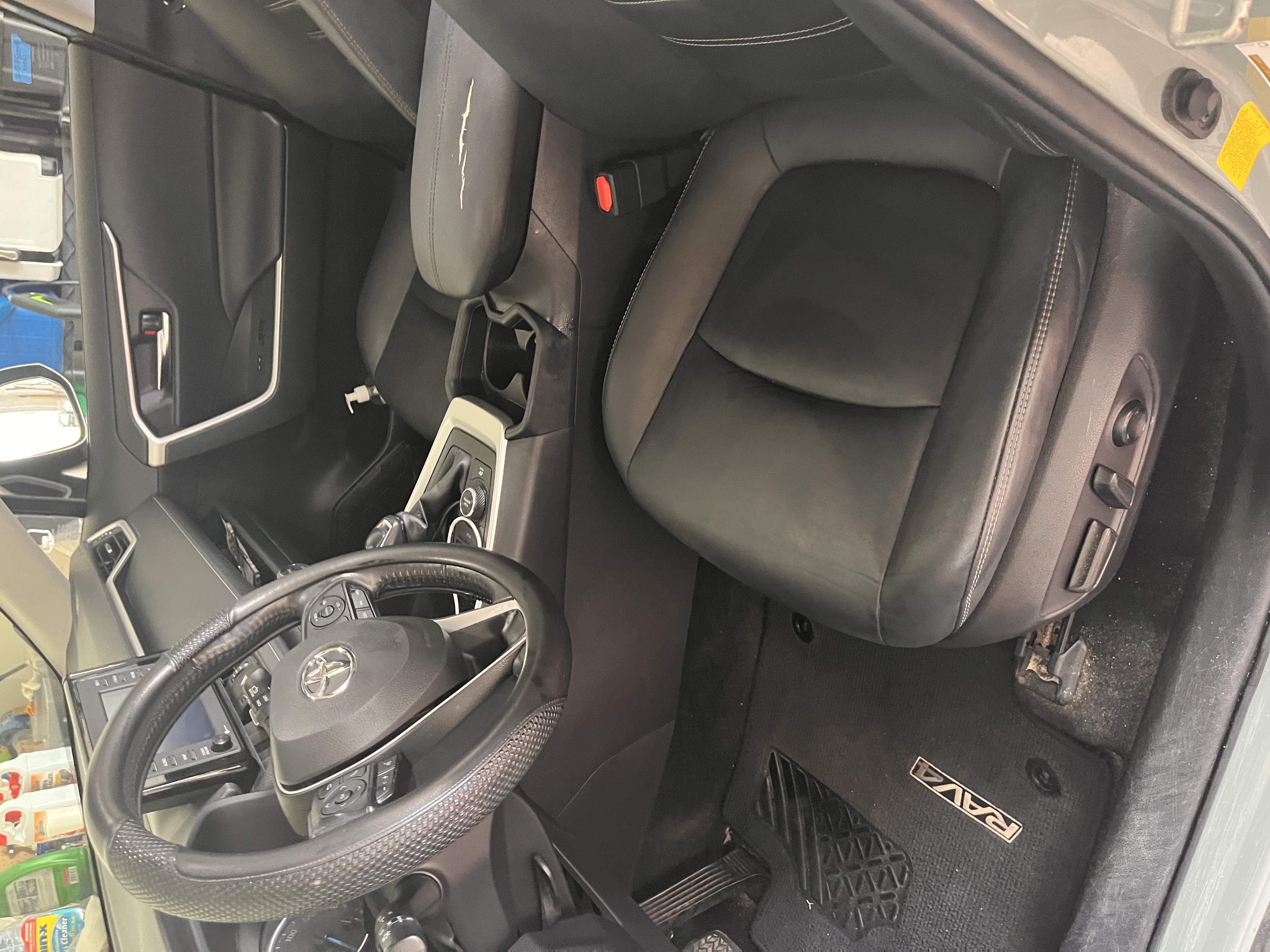 Used 2021 Toyota RAV4 XLE Premium AWD/4WD image 19