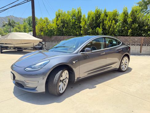 Used 2020 Tesla Model 3 Standard Range Plus RWD image 1