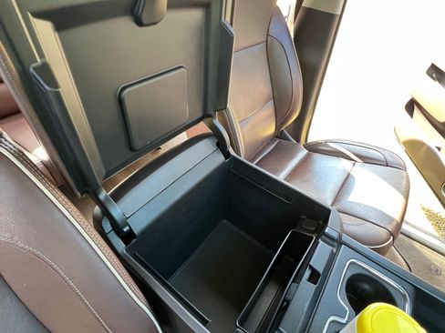 Used 2018 Chevrolet Silverado 1500 High Country image 18