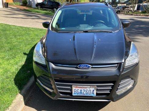 Used 2015 Ford Escape SE w/ Equipment Group 201A image 2