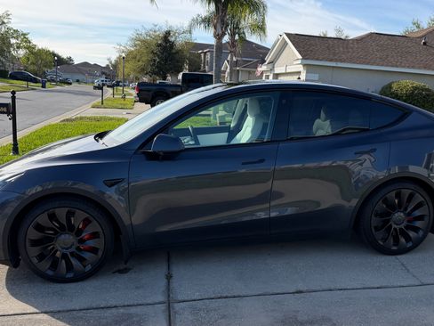 Used 2022 Tesla Model Y Performance image 8