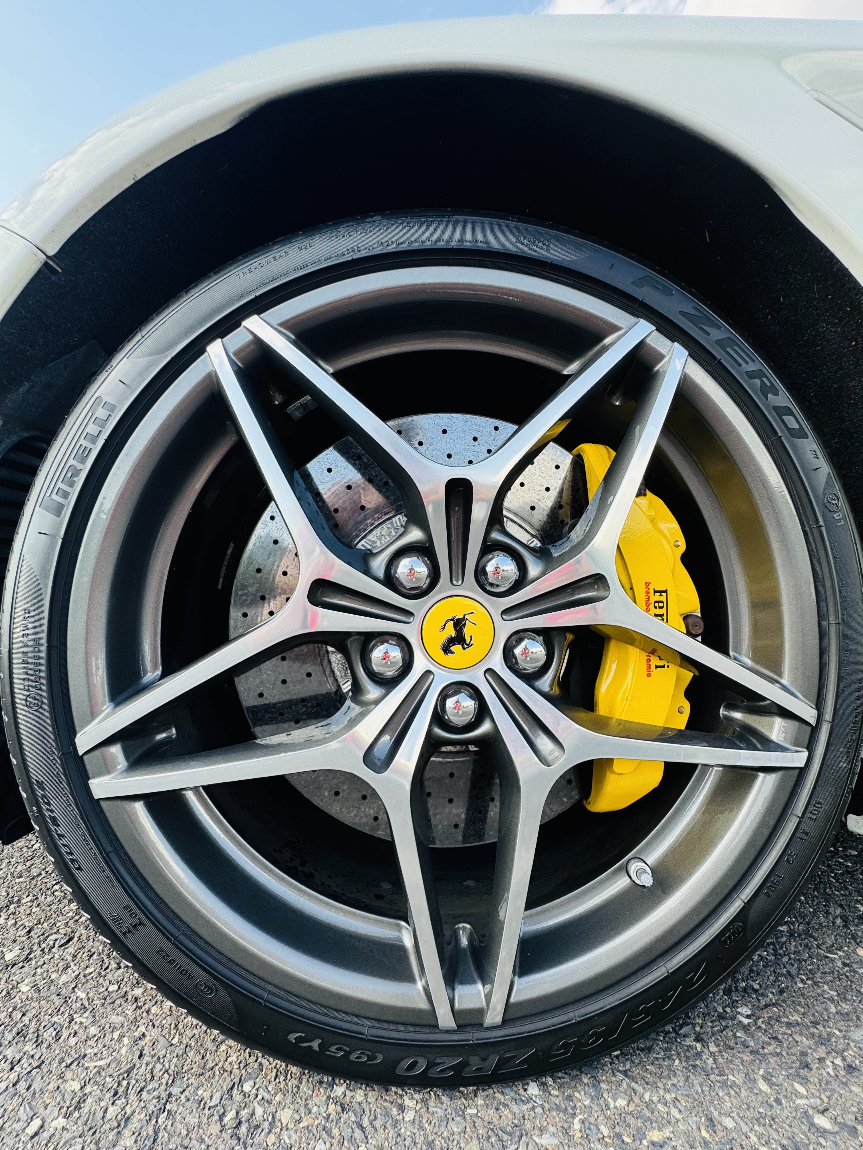 Used 2016 Ferrari California T RWD image 16