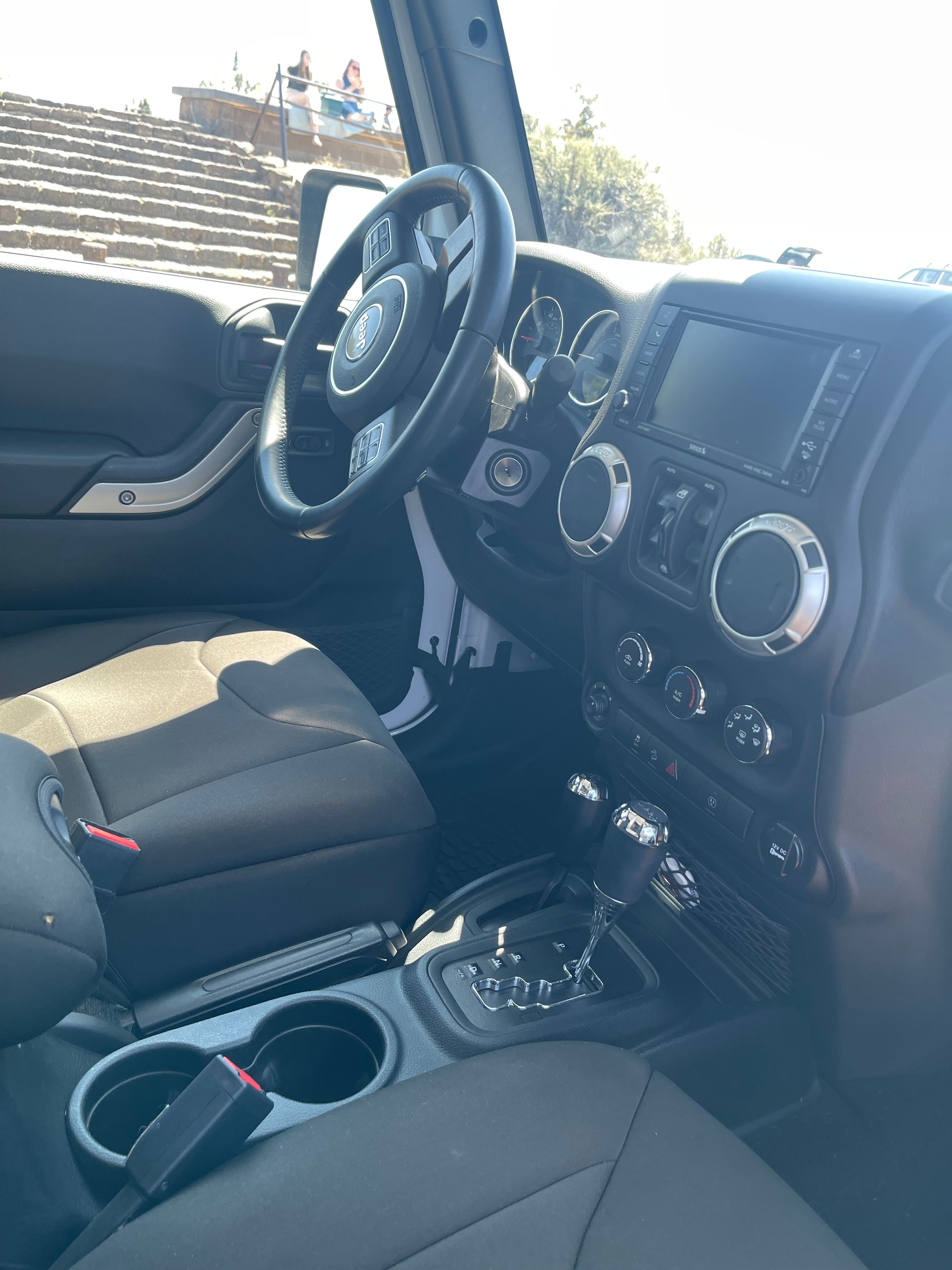 Used 2018 Jeep Wrangler Unlimited Rubicon w/ Connectivity Group AWD/4WD image 12