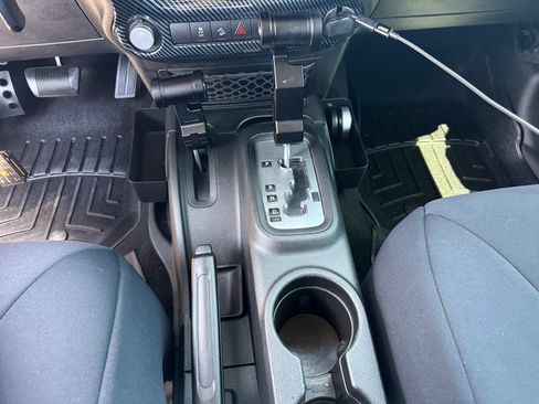 Used 2017 Jeep Wrangler Unlimited Sport w/ Connectivity Group AWD/4WD image 17