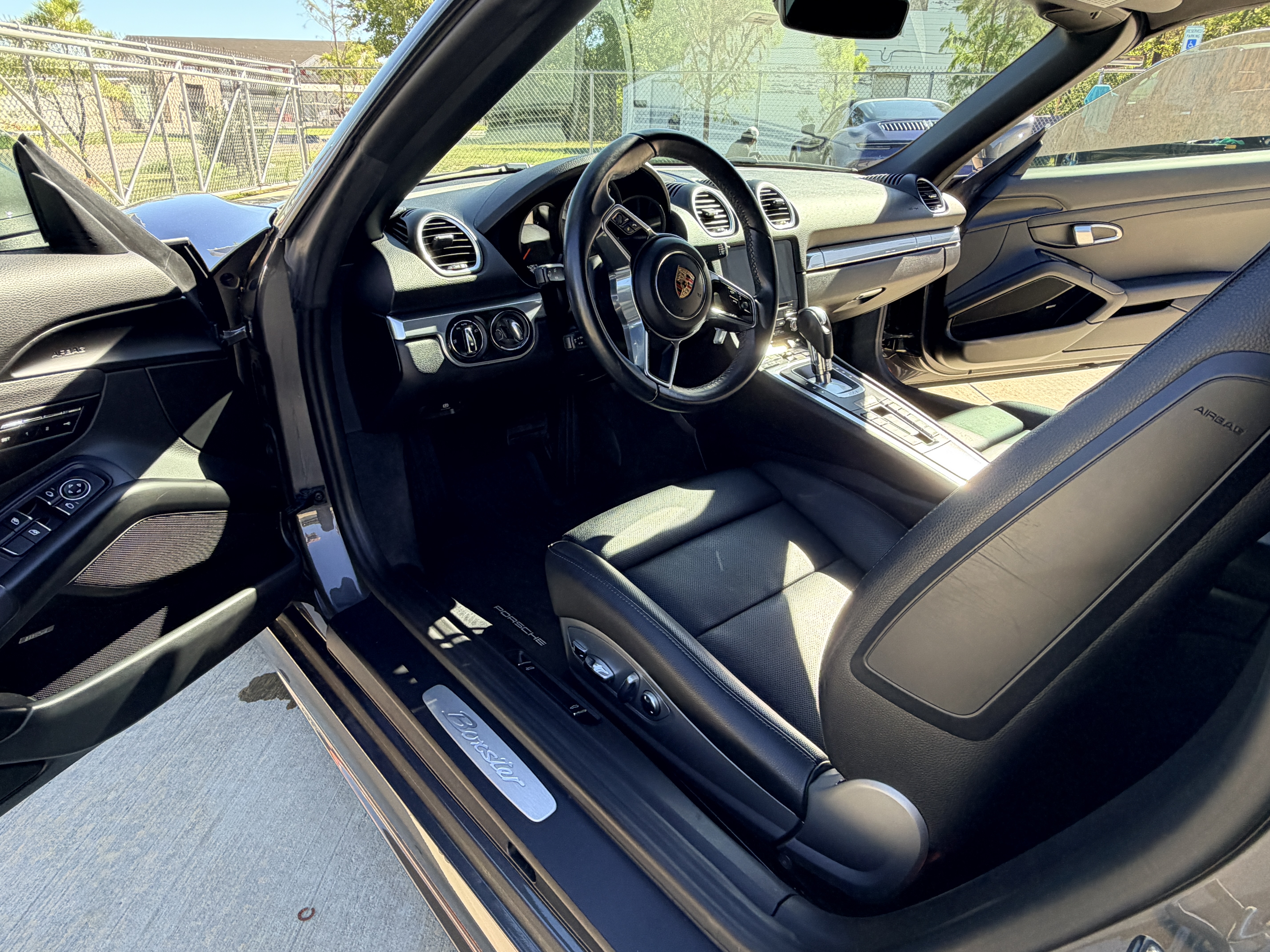 Used 2017 Porsche 718 Boxster RWD image 9