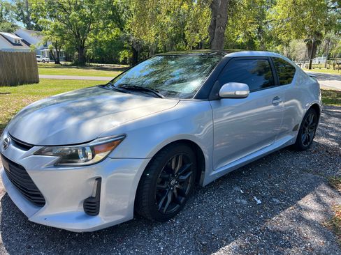 Used 2014 Scion tC 10 Series image 2