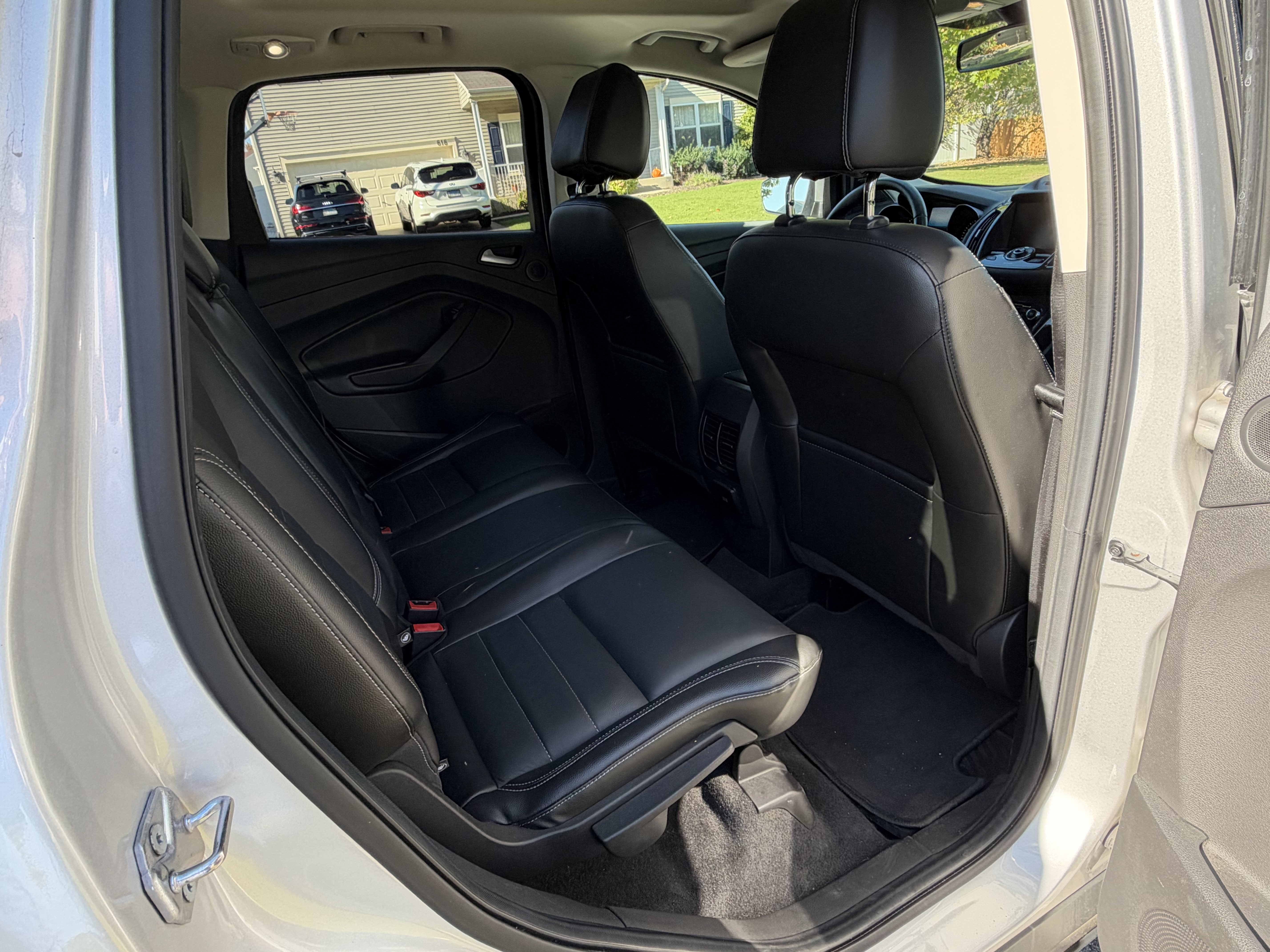 Used 2015 Ford Escape Titanium w/ Equipment Group 301A AWD/4WD image 18