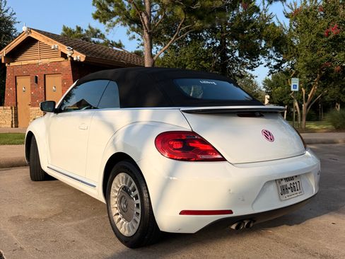 Used 2015 Volkswagen Beetle 1.8T FWD image 2