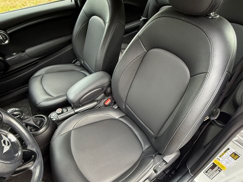 Used 2017 MINI Cooper 2-Door Hardtop image 12