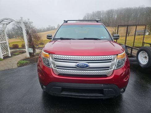 Used 2013 Ford Explorer XLT image 2